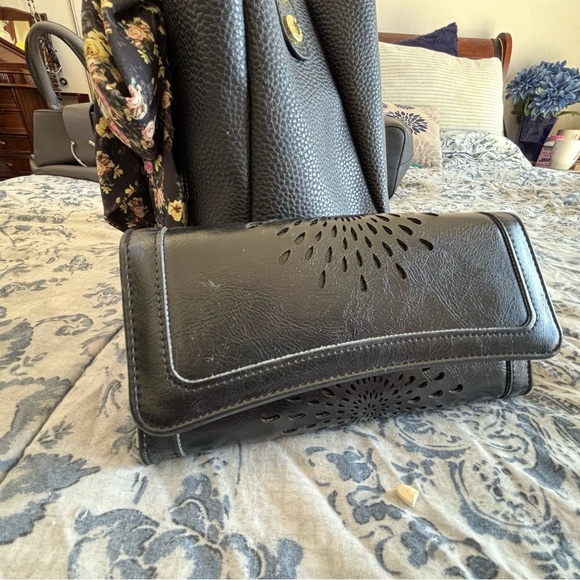 Black Leather Wallet with Starburst Design - Picture 1 of 4